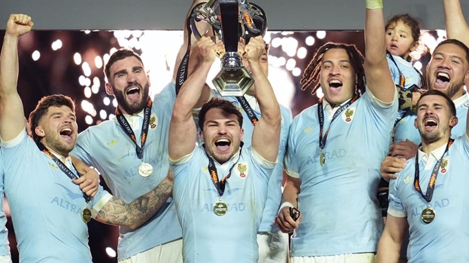 Pháp vô địch Six Nations và thiết lập kỷ lục mới