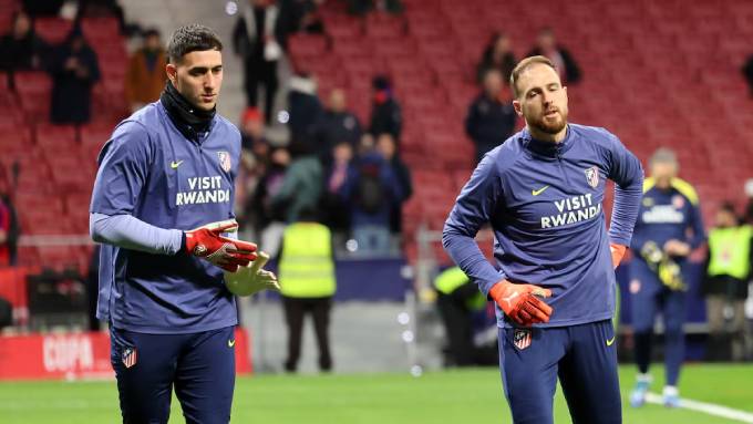 Atletico Madrid đang có 2 thủ môn xuất sắc là Jan Oblak và Juan Musso (trái)