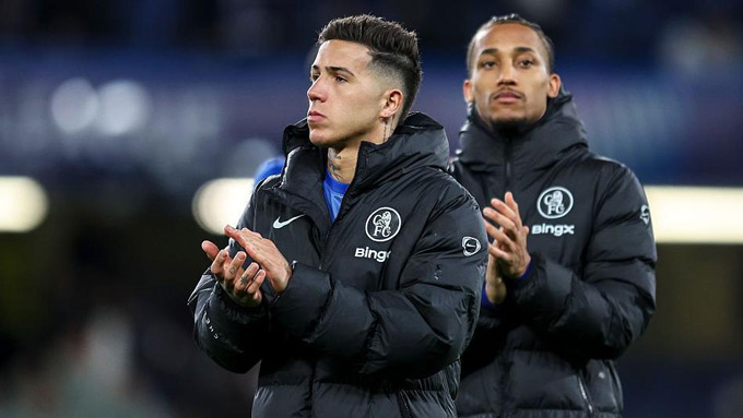 Enzo Fernandez thất vọng sau trận Chelsea thua PSG
