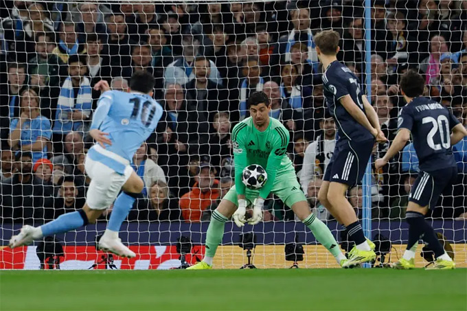 Courtois sẽ ngồi ngoài 6 tuần vì chấn thương