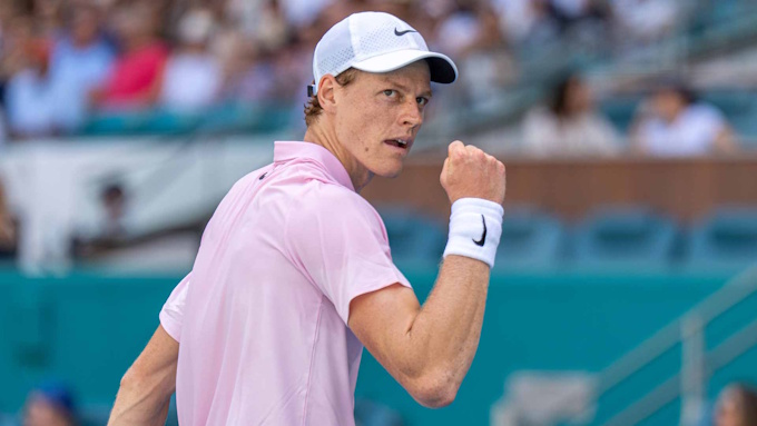 Jannik Sinner mất 71 phút để hạ Damir Dzumhur. Ảnh: ATP