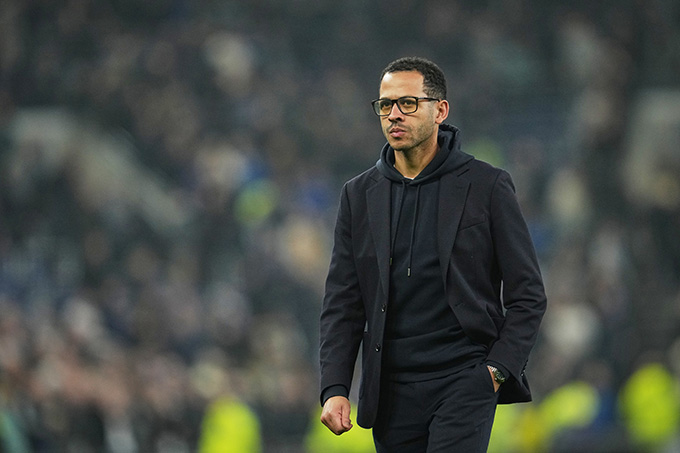 Rosenior đang là HLV chịu nhiều áp lực nhất tại Premier League khi Chelsea ngày càng sa sút