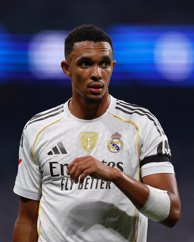 Alexander-Arnold đang gặp nhiều khó khăn tại Real. Ảnh: Twitter nhân vật
