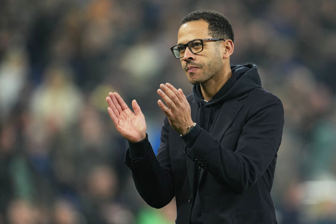 HLV Rosenior vẫn nhận được niềm tin từ BLĐ Chelsea - Ảnh: AP