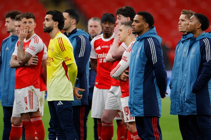 Nỗi buồn của các cầu thủ Arsenal sau thất bại ở chung kết cúp liên đoàn Anh