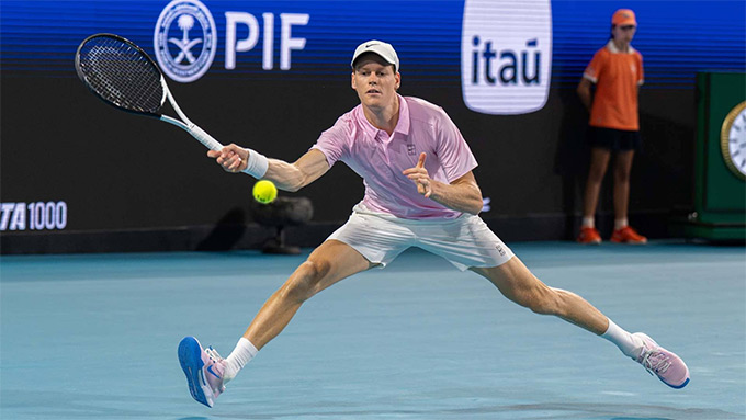 Sinner dễ dàng vào bán kết Miami Open