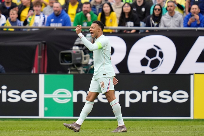 Mbappe ghi 1 bàn thấng đẳng cấp