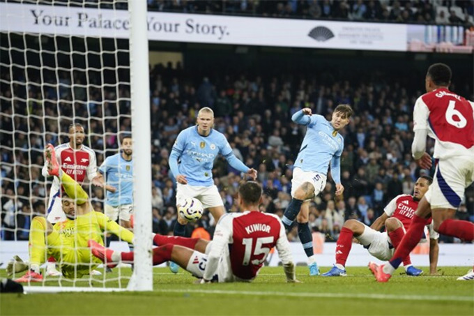Trung vệ Stones đã có 10 năm thi đấu cho Man City