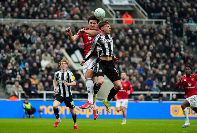 Maguire đang là điểm tựa vững chắc nơi hàng thủ của MU