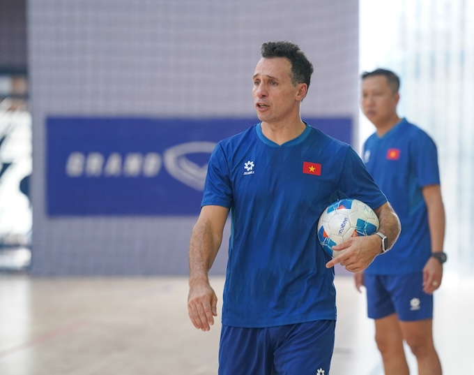 HLV Diego Giustozzi của ĐT futsal Việt Nam