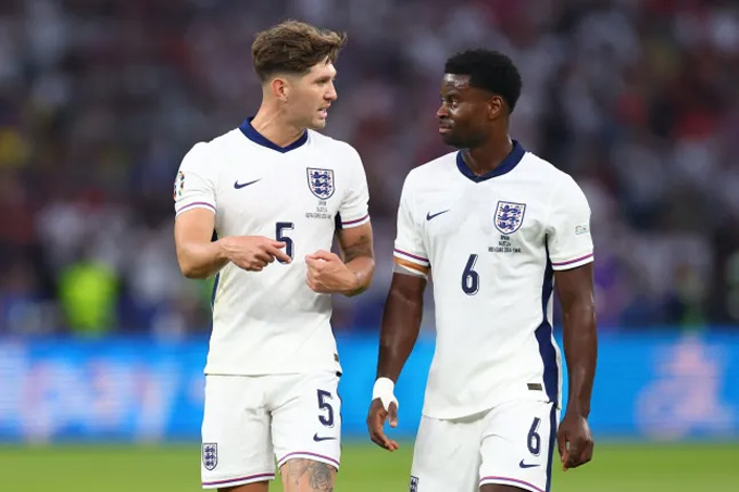 Tuchel đánh giá cao Stones và Guehi hơn Maguire