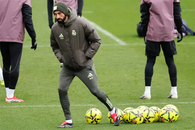 Arbeloa hội quân sớm cùng Real. Ảnh EFE