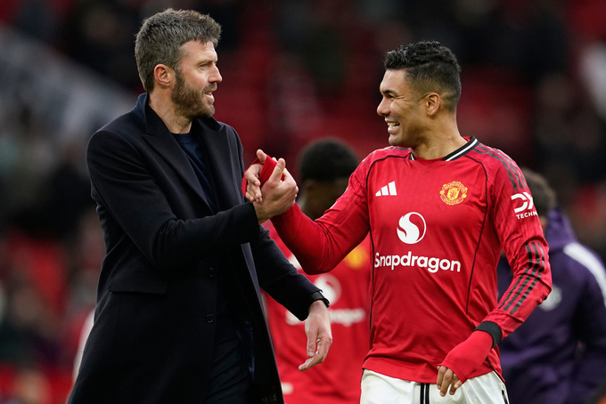 Casemiro hồi sinh mạnh mẽ dưới thời của HLV Michael Carrick và CĐV của MU muốn anh ở lại