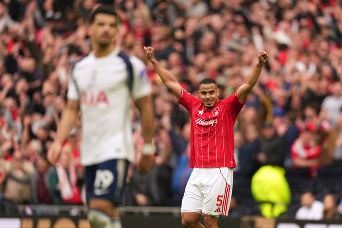 Liverpool nhắm Murillo thay Van Dijk