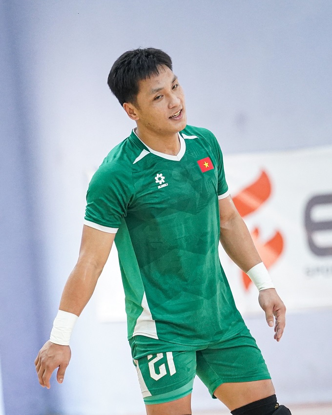 Văn Ý được thử sức sau chấn thương