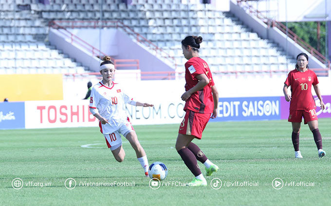 Một số cầu thủ U20 nữ Trung Quốc bị chuột rút khi đấu U20 nữ Việt Nam 