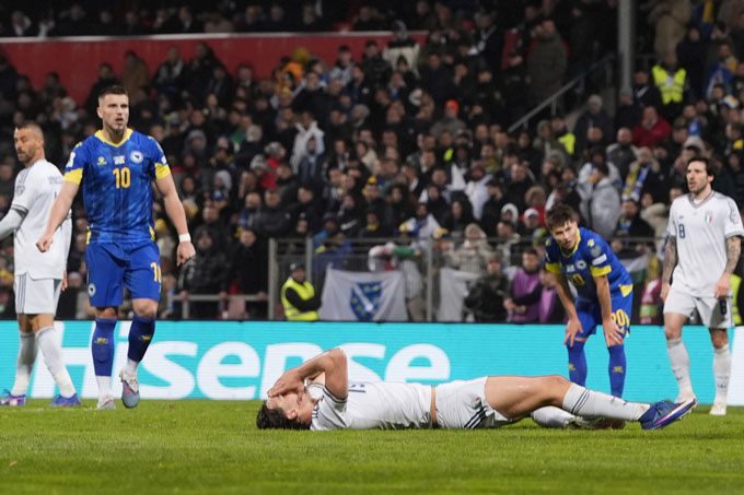 Italia gục ngã trước Bosnia