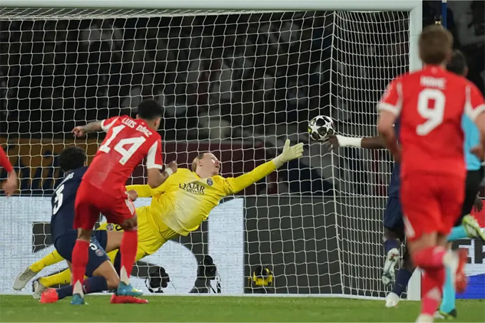 Bayern Munich sớm làm nóng bầu không khí trận đại chiến PSG