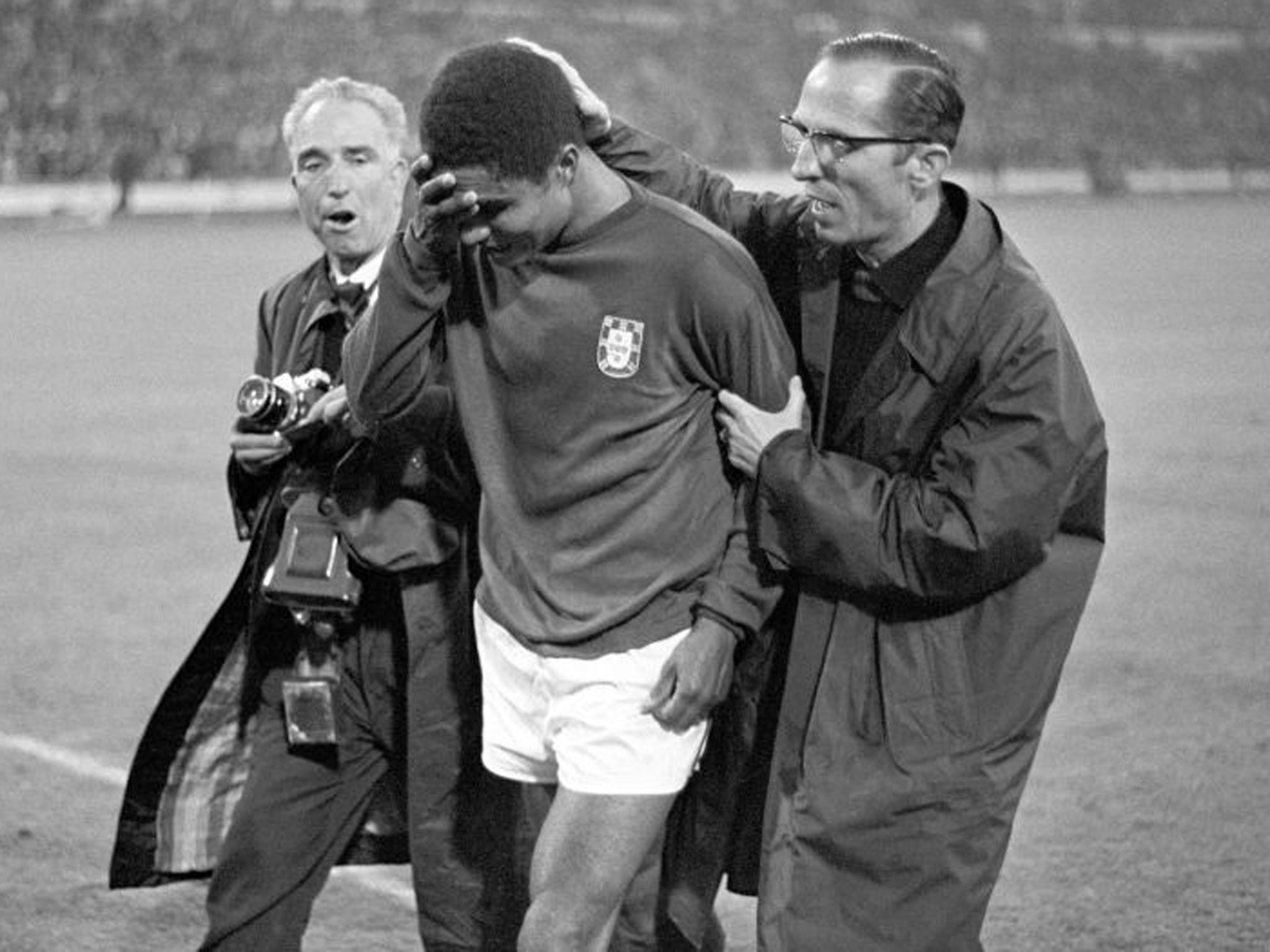 Những giọt nước mắt của Eusebio tại Wembley đã giành được tình cảm của người Anh