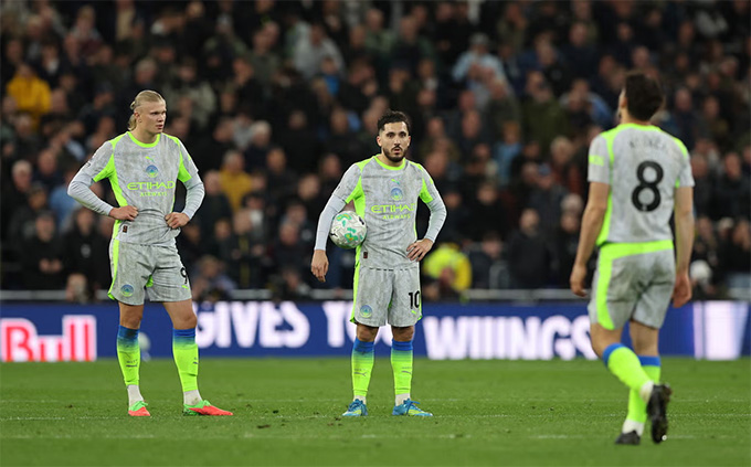 Các ngôi sao Man City hiểu được mọi nỗ lực của họ đổ sông đổ bể sau trận hòa 3-3 trước Everton