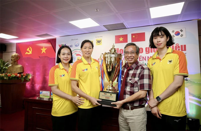 Thanh Thúy (bìa phải) cùng đội VTV Bình Điền Long An hướng đến thành tích cao tại giải năm nay - Ảnh: Phương Dũng