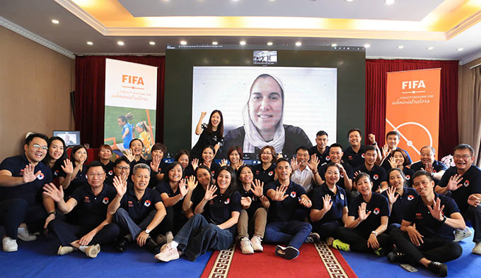 Bà Safia Abdeldayem, giảng viên FIFA thuyết trình 14 phương pháp nâng cao T chính. Ảnh: Phan Tùng