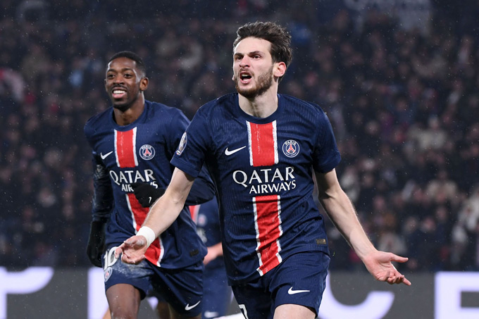 Kvaratskhelia và Dembele là hai cầu thủ chạy cánh nguy hiểm bậc nhất của PSG