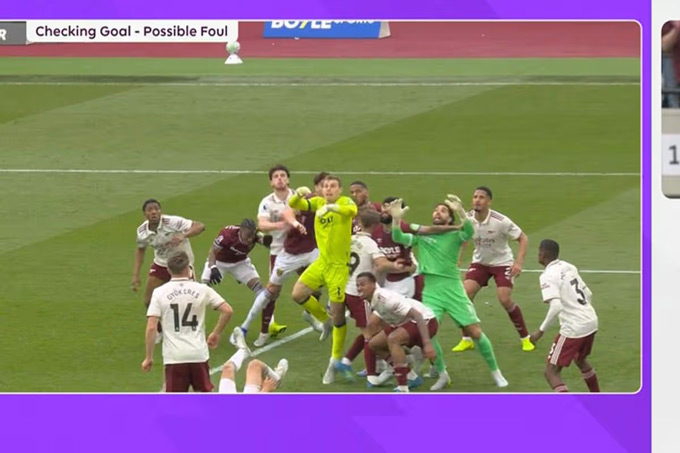 VAR đã cứu Arsenal một bàn thua ở những phút bù giờ cuối cùng