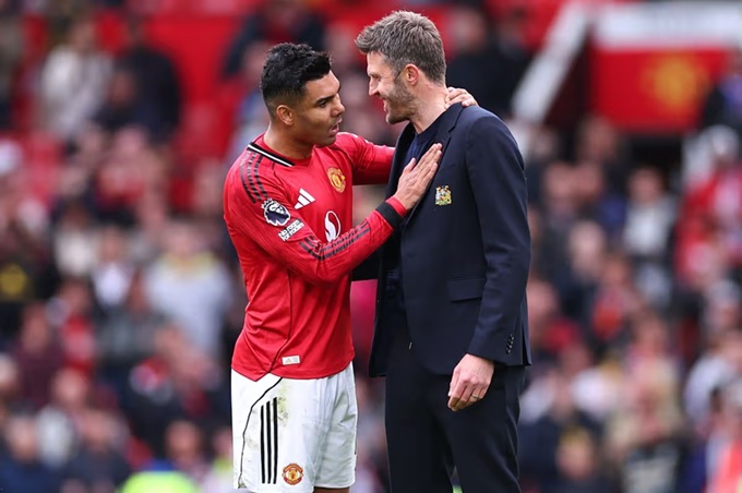 Casemiro không muốn MU tìm người khác thay Carrick