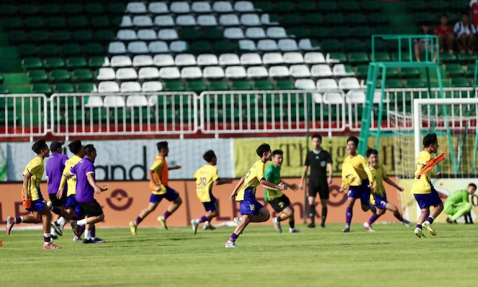 Niềm vui của U14 Hà Nội khi giành quyền vào chung kết. Ảnh: Minh Trần