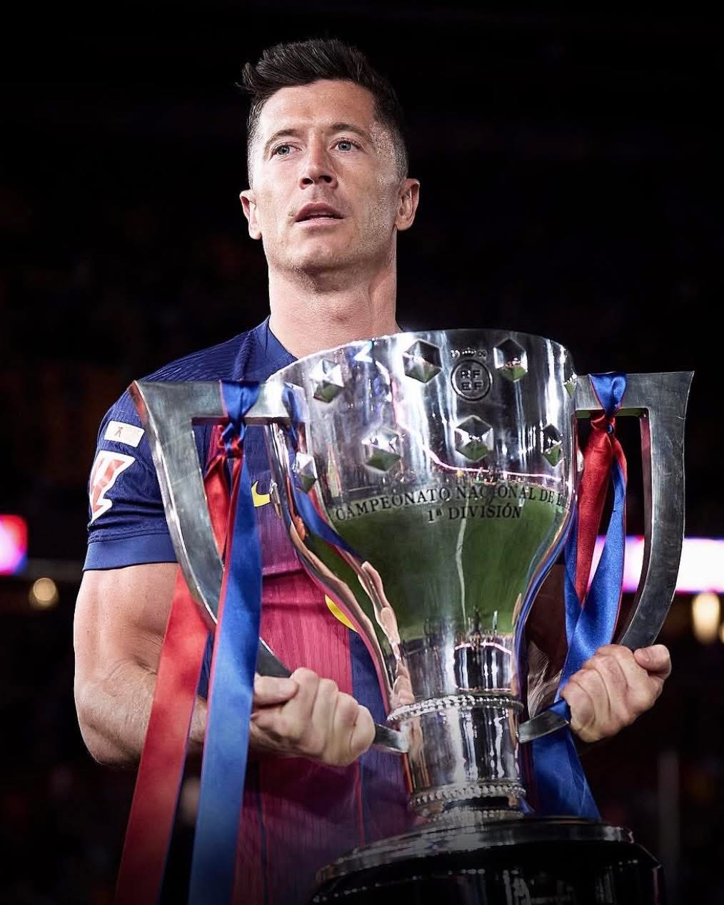 Lewy đã có những thành công với Barca - Ảnh: @MatchDCentral