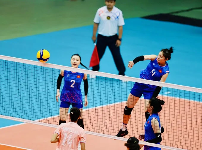 Đội trưởng Nguyễn Thị Uyên (số 9)