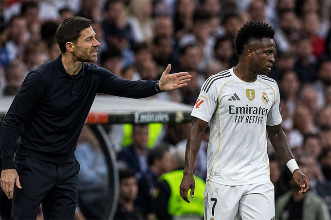 Vinicius bất mãn với HLV Alonso khi bị thay ra