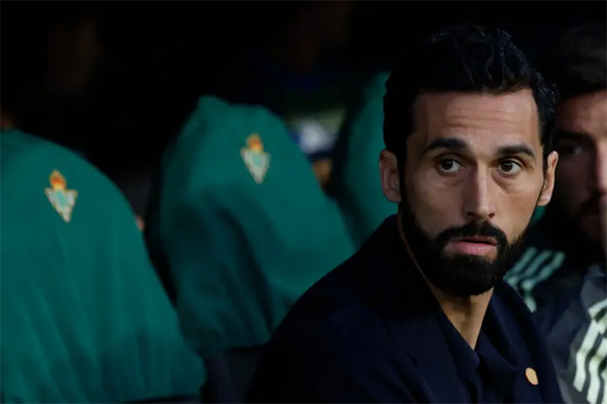 Arbeloa khiến phòng thay đồ Real thêm loạn