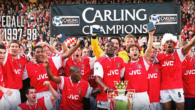 Arsenal ăn mừng chức vô địch Ngoại hạng Anh mùa 1997/98
