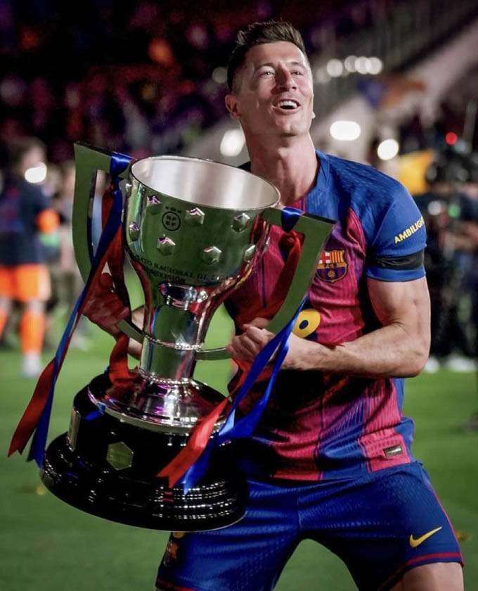 Lewy chọn gia nhập CLB nào? - Ảnh: @BarcaZoneHub