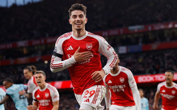 Arsenal chỉ còn cách ngai vàng Ngoại hạng Anh 1 chiến thắng
