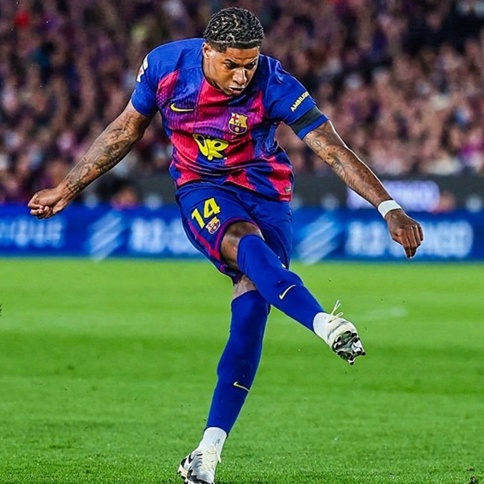 Rashford ghi bàn từ cú sút phạt trong trận El Clasico hôm 11/5
