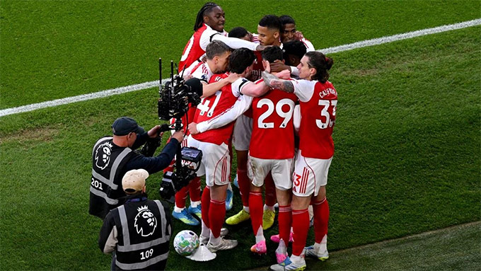 Arsenal vô địch Ngoại hạng Anh sau 22 năm chờ đợi