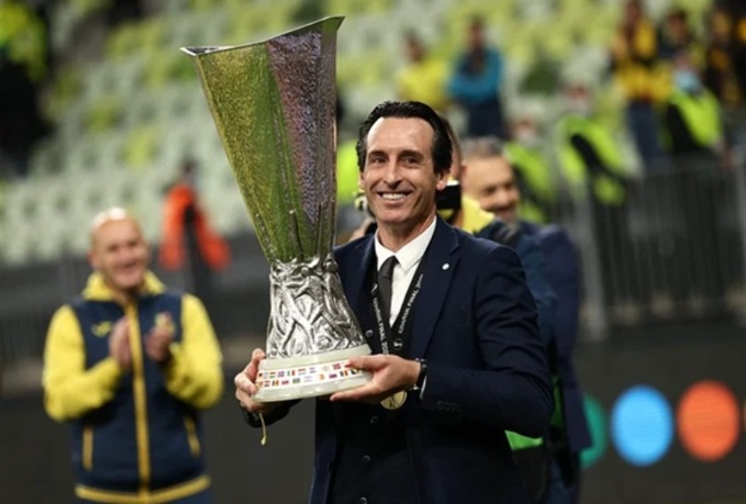 Emery lần thứ 5 giành Europa League