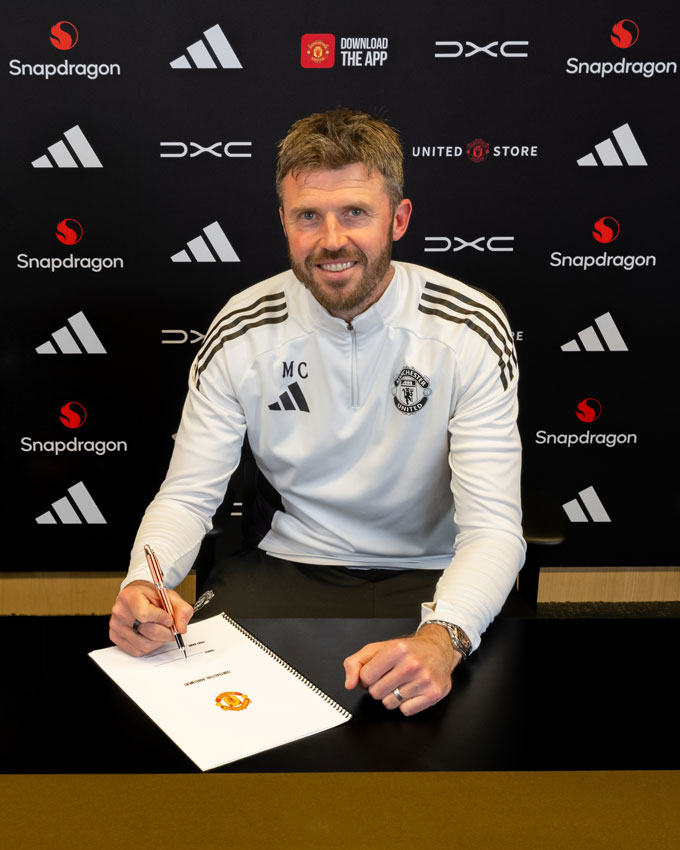 Carrick sẽ ký hợp đồng 2 năm - Ảnh: manutd.com