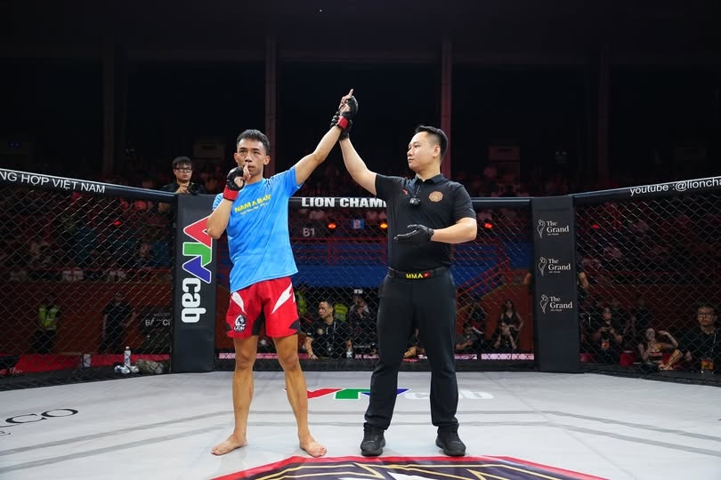 Lương Thành Thúc thắng Nguyễn Hoàng Hải Triều (knock-out kỹ thuật)