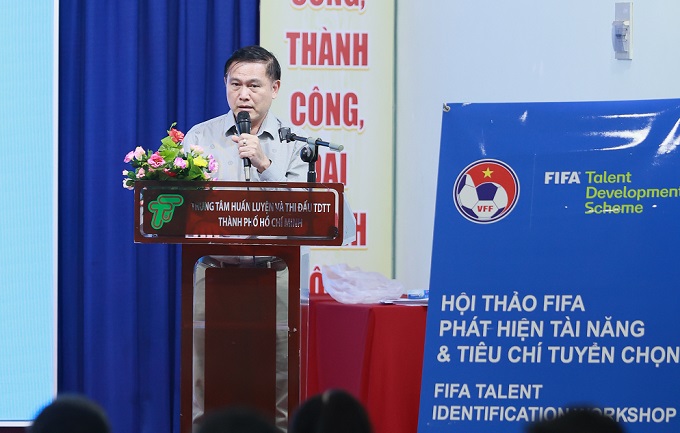 Phó chủ tịch LĐBĐ Việt Nam Trần Anh Tú phát biểu tại lễ khai mạc - Ảnh: Hà Đức