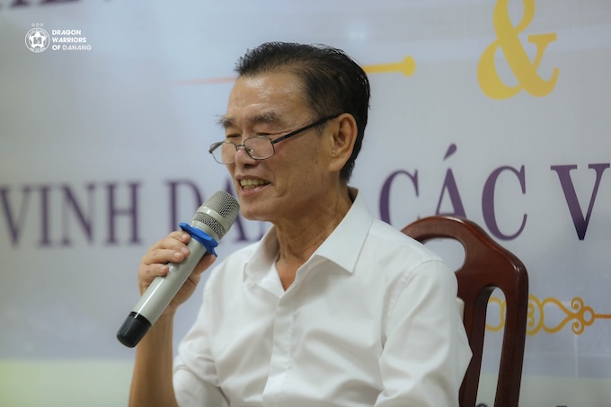 HLV Phan Thanh Hùng chia sẻ tại lễ tri ân. Ảnh: FBNV