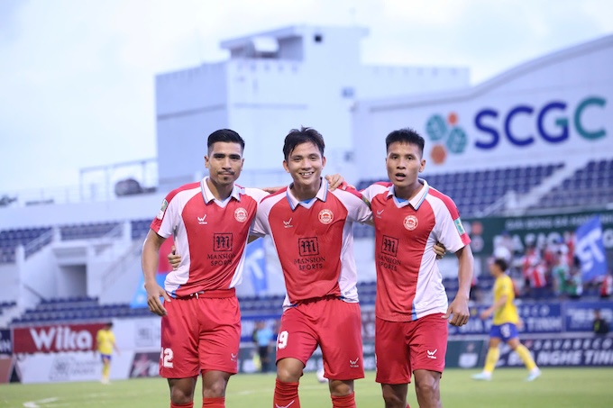 Các cầu thủ TP.HCM đã giành HCĐ sau khi thắng 2-0 ở vòng cuối - Ảnh: Đức Cường