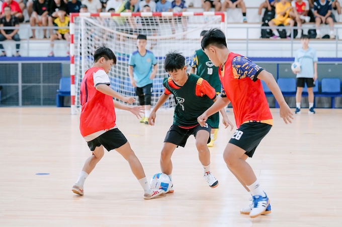Các thí sinh chia đội thi đấu để tuyển chọn. Ảnh: Nguyễn Khánh