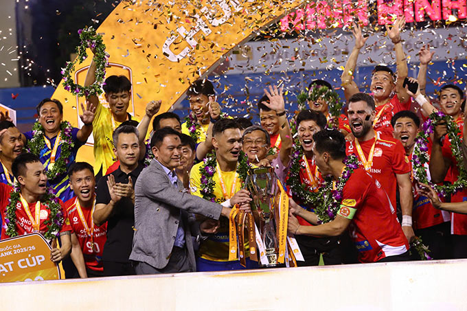 Lần đầu tiên sau 31 năm, hai CLB ngành công an vô địch V.League và Cúp Quốc gia trong một mùa giải