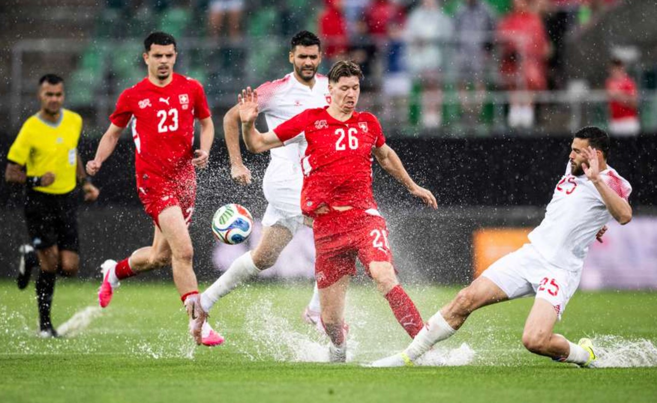 Nhật định phạt góc Qatar vs Thụy Sĩ, 2h00 ngày 14/6 - Ảnh 1