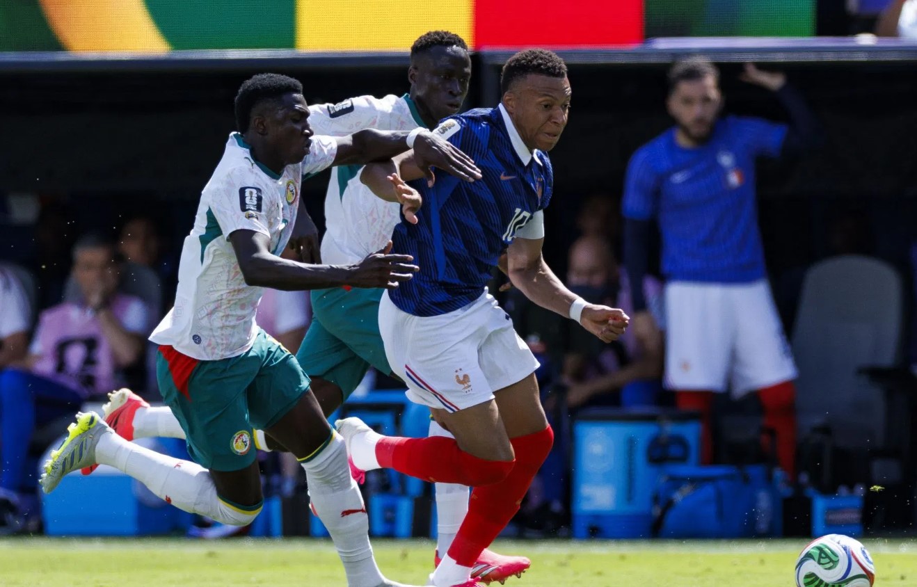Soi thẻ phạt Pháp vs Iraq, 4h00 ngày 23/6 - Ảnh 1