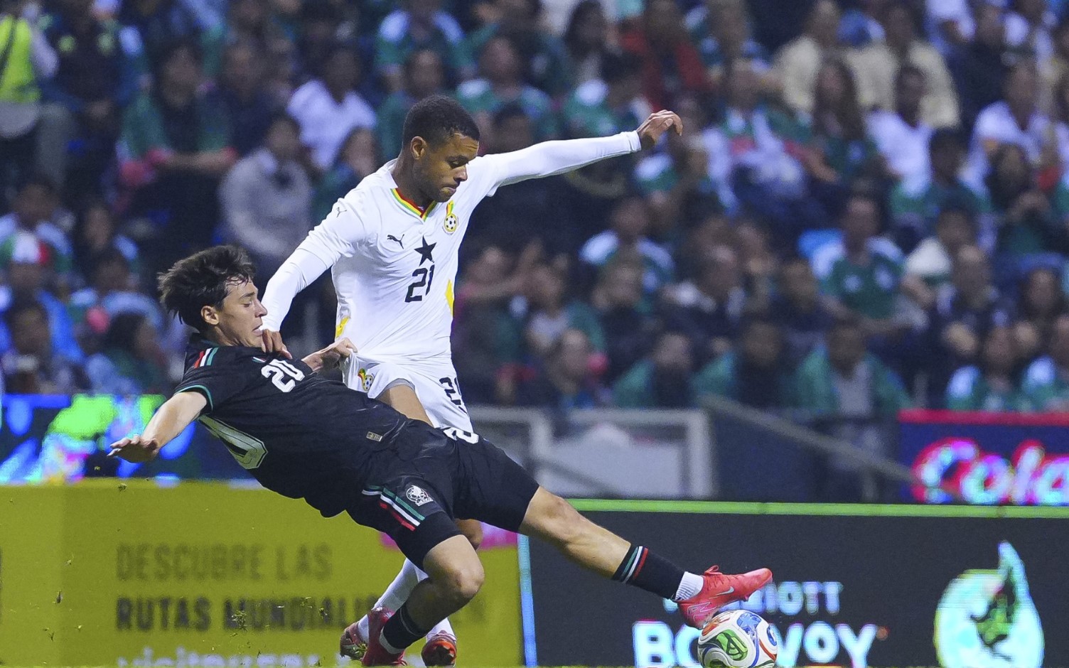 Soi thẻ phạt Mexico vs Nam Phi, 2h00 ngày 12/6 - Ảnh 1